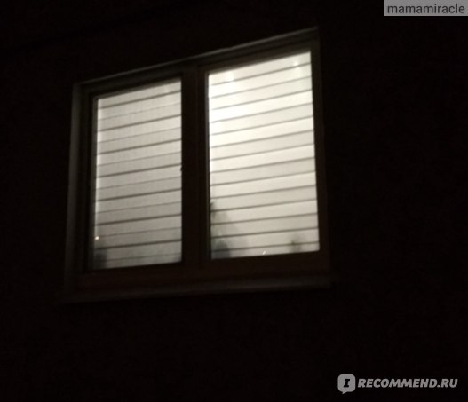 Фото рулонных штор День-ночь в закрытом виде, вид с улицы вечером