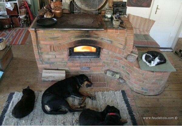 masonry-wood-stove-feu-de-bois-3