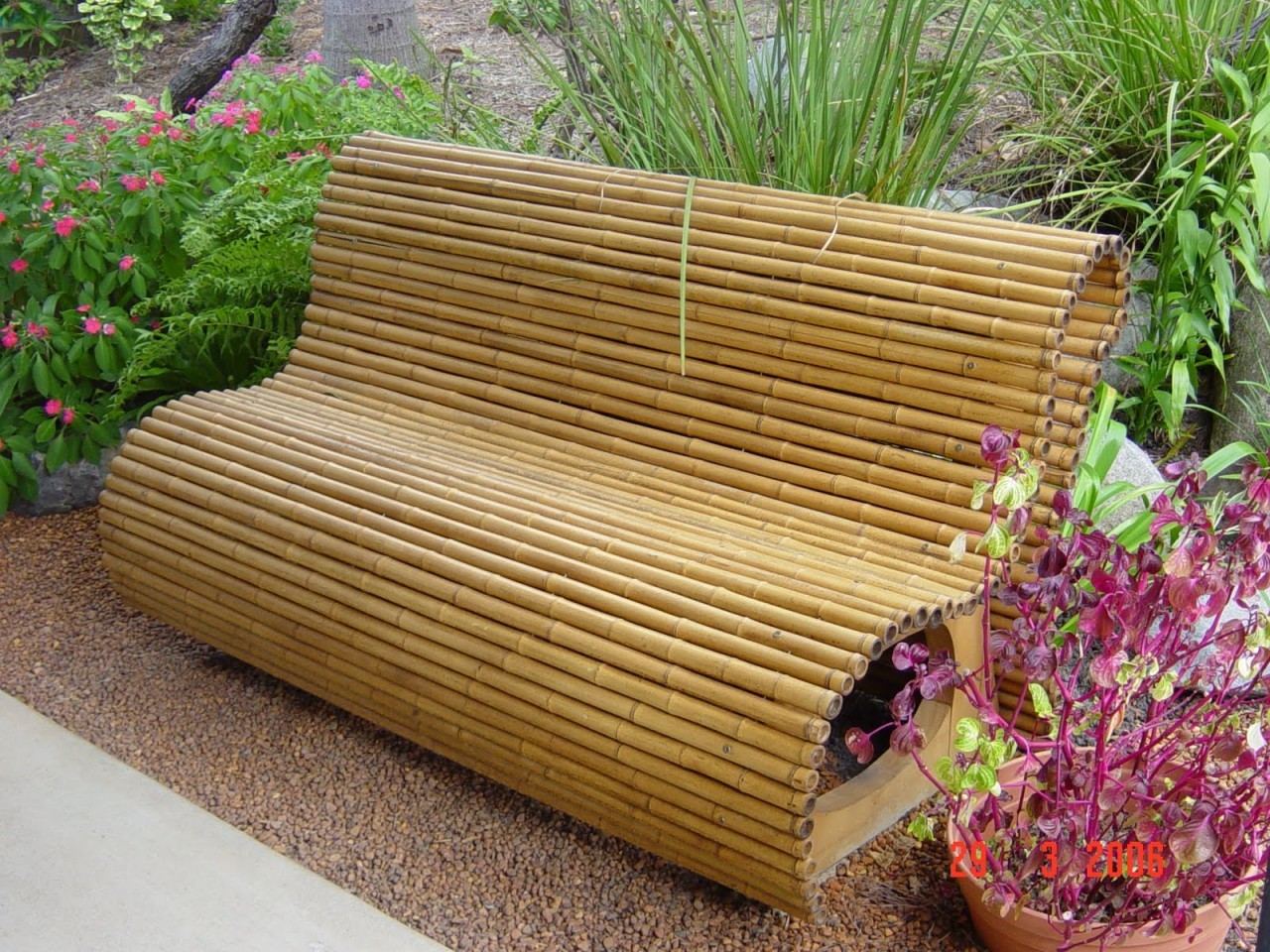 садовая скамейка из бамбука