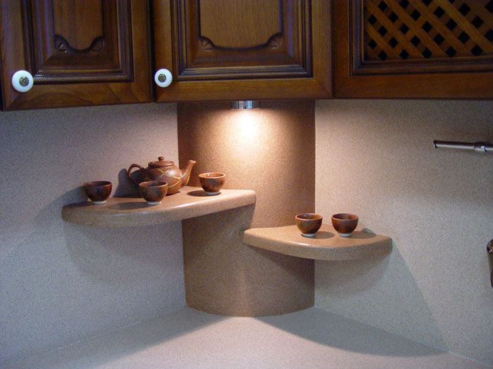 Искусственный камень используется больше в декоративных целях, для формирования определённого облика кухонного пространства