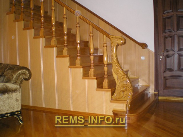 Маршевая лестница на второй этаж - фото.
