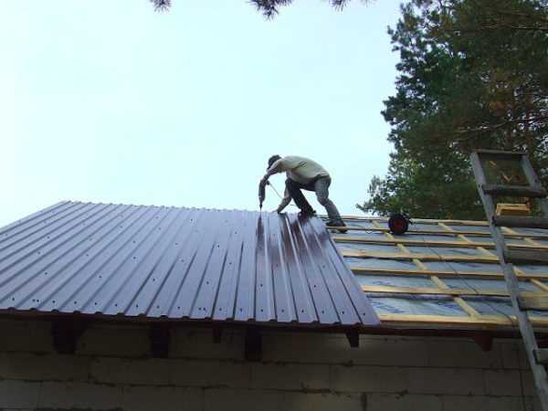 Покрыть крышу профлистом –  правильно крыть и покрыть крышу .